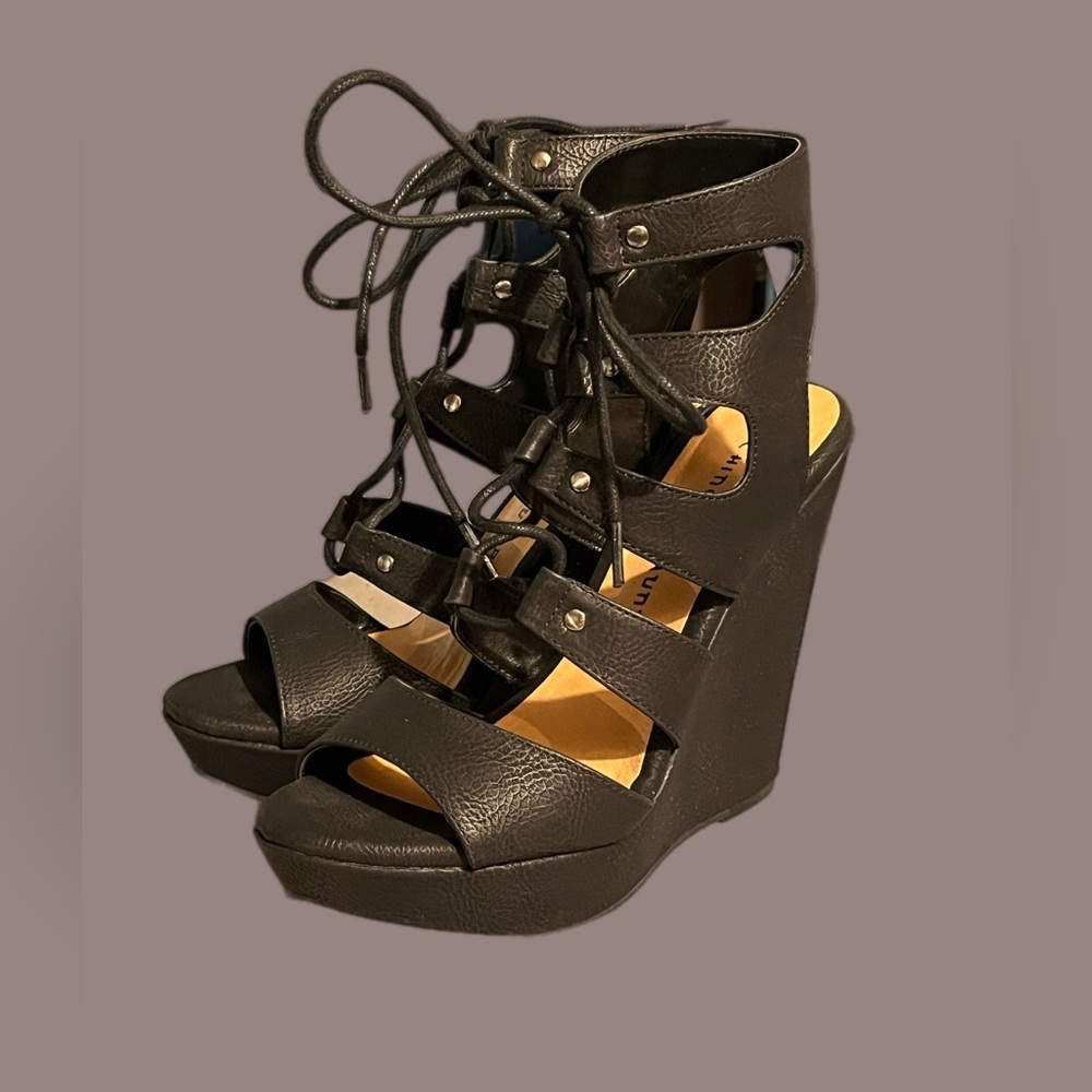 NWT Black 5 inch Wedges by Chinese Laundry